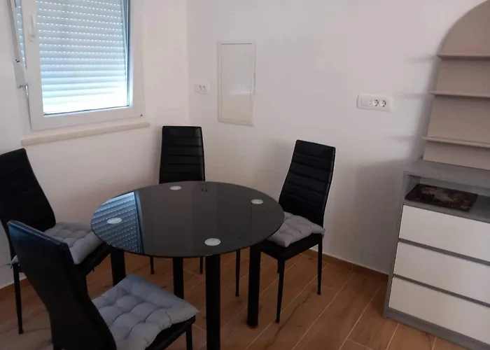 With Terrace A5 St شقة *