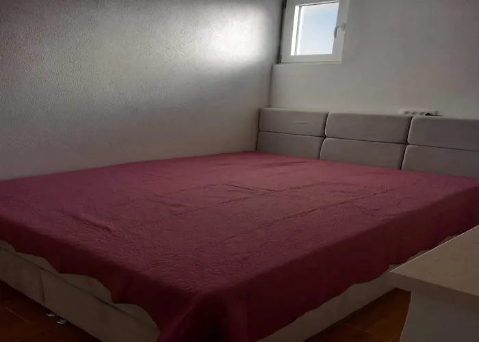 With Terrace A5 St شقة